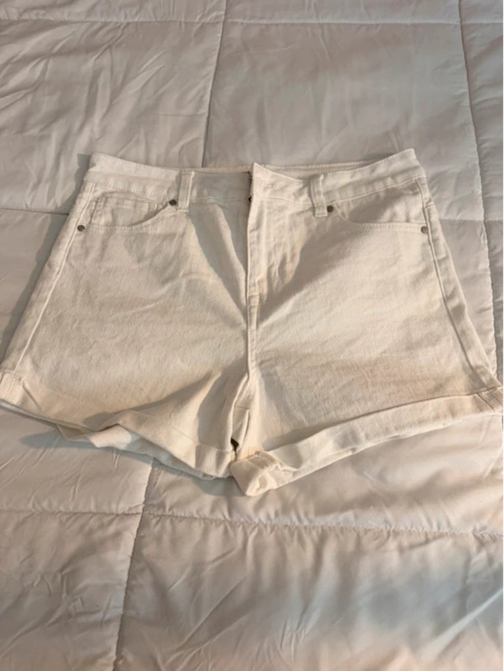 White denim shorts size 11 #denimshorts #summer